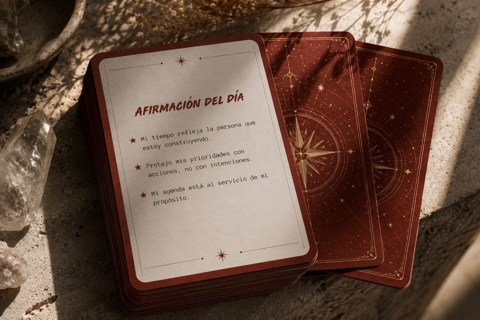 Cartas de afirmaciones diarias con diseño burdeos y geometrías